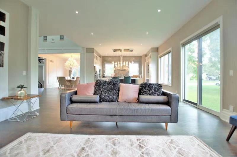 Modernized Five Bedroom Villa 列治文山 外观 照片