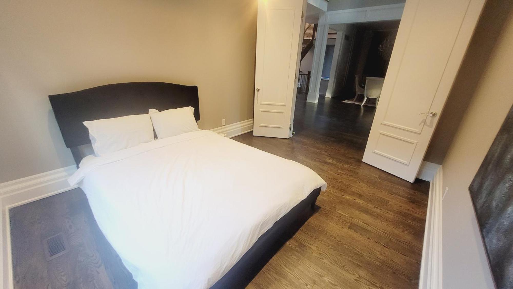 Modernized Five Bedroom Villa 列治文山 外观 照片